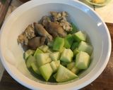 Hình bước làm 1 của món Móng giò hầm đu đủ xanh cho bà mẹ nuôi bé