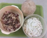 Hình bước làm 2 của món Thịt ba chỉ kho dừa 