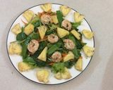 Hình bước làm 3 của món Salat cải bó xôi và tôm