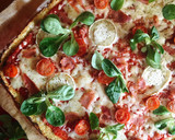Foto del paso 4 de la receta: Pizza de jamón y rulo de cabra con base de coliflor