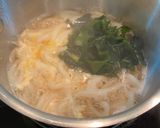 A picture of step 4 of Wakame seaweed and egg udon in 10 mins.
