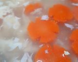 Hình bước làm 3 của món Súp gà xé cho sinh nhật bé