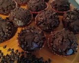 Foto del passaggio 4 della ricetta Muffin al cacao con gocce di cioccolato 😋