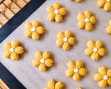 Hình bước làm 4 của món 💚 Bánh Cookies Hạnh Nhân Hình Hoa Mai 🌸