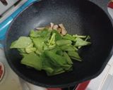 รูปขั้นตอนการทำที่ 2 ของ ข้าวผัดหมูสเต็ก เมนูเคลียร์ตู้เย็น