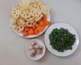 Hình bước làm 2 của món Canh củ sen nấu gân bò