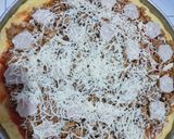 Foto langkah ke 5 dari resep Pizza Sederhana.