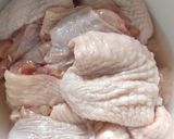 A picture of step 1 of Chicken Wings Stuffed with Thread Mushroom.