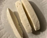 Foto del paso 5 de la receta: Carpaccio de bacalao ahumado con queso fresco, pera, alficoz y aceitunas, en 5’