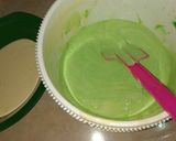 Foto langkah ke 5 dari resep Bolu pandan kukus.