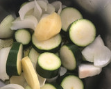Foto del paso 2 de la receta: Crema de calabacín, sin lácteos 🌱 veggie 🌱