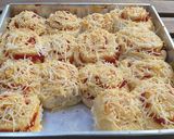Foto langkah ke 7 dari resep Pizza Rolls.