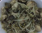 Hình bước làm 3 của món Hàu xào đậu giá