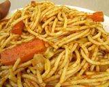 A picture of step 4 of Garlic Stir Fried Pasta.
