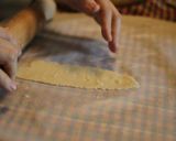 Hình bước làm 1 của món Bánh mận tím và quả phỉ nướng