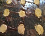 Foto del paso 3 de la receta: Huevitos de Pascua tipo bombones rellenos con pasta de maní
