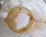 Foto del paso 2 de la receta: Pisco sour con azúcar flor.🥂