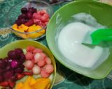 Foto langkah ke 1 dari resep Salad Buah Yogurt Cimory.