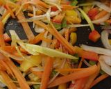 Une image de l'étape 4 de Vermicelle de riz et légumes sautés.
