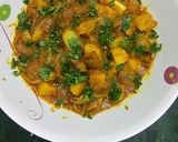 A picture of step 5 of Aloo Pyaz ki tikkad wali sabjji winter special.