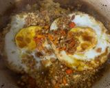 Foto langkah ke 5 dari resep Nasi Telor Ceplok ala Ayong 999 Pontianak.