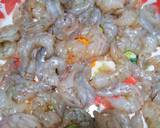 รูปขั้นตอนการทำที่ 1 ของ กุ้งผัดซอสกระเทียม