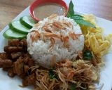 Foto langkah ke 4 dari resep Nasi uduk rice cooker praktis dan teman2nya.