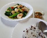 รูปขั้นตอนการทำที่ 4 ของ คะน้าผัดกุ้งนาง
