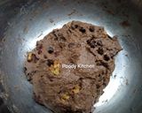 Foto langkah ke 3 dari resep Choco Cranberry Walnut Baguette.