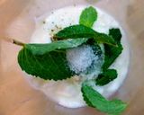 Foto del paso 1 de la receta: 184.🍶Lassi salado de hierbabuena y cardamomo 🍃🧂(Bebida india de yogur)