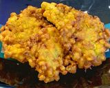 A picture of step 7 of Indonesian deep fried corn fritters.