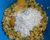 Foto langkah ke 3 dari resep Perkedel Jagung Pasti Enak.