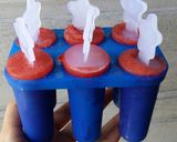 Foto langkah ke 3 dari resep Es Loli Stroberi (Strawberry Popsicle).