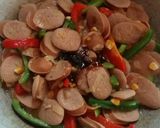 Foto langkah ke 4 dari resep Tumis Sosis Bratwurst Pelangi.