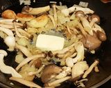 Foto del paso 5 de la receta Tallarines frescos con variado de setas en salsa blanca