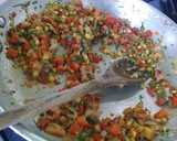Foto del paso 3 de la receta: Huevos revueltos con vegetales y bacon
