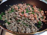 Thịt lợn băm rang húng quế (Pad Kra Pao)
