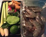 Hình bước làm 1 của món Tom yam 