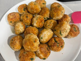 Albóndigas caseras con salsa y patatas de guarnición