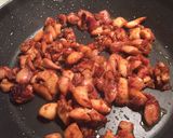 Foto langkah ke 2 dari resep Spicy Caramel Chicken .