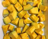 A picture of step 2 of Roasted Winter Squash with Cinnamon and Nutmeg.