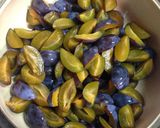 A picture of step 2 of German Plum Butter (Pflaumenmus).