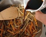 A picture of step 4 of Kinpira Gobo (Spicy Burdock Root and Carrot Stir-fry).
