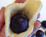 A picture of step 9 of Zwetschgenknödel (Plum-stuffed Potato Dumplings).