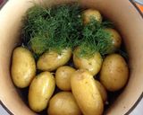 A picture of step 4 of Steamed Potatoes with Dill Butter.
