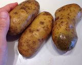 A picture of step 1 of Zwetschgenknödel (Plum-stuffed Potato Dumplings).