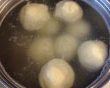 A picture of step 12 of Zwetschgenknödel (Plum-stuffed Potato Dumplings).