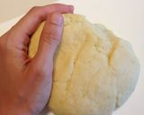 A picture of step 4 of Zwetschgenknödel (Plum-stuffed Potato Dumplings).