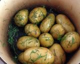 A picture of step 5 of Steamed Potatoes with Dill Butter.