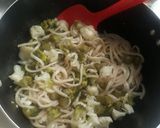 Foto del paso 1 de la receta: Fideos con Brócoli, coliflor, habichuelas y huevos